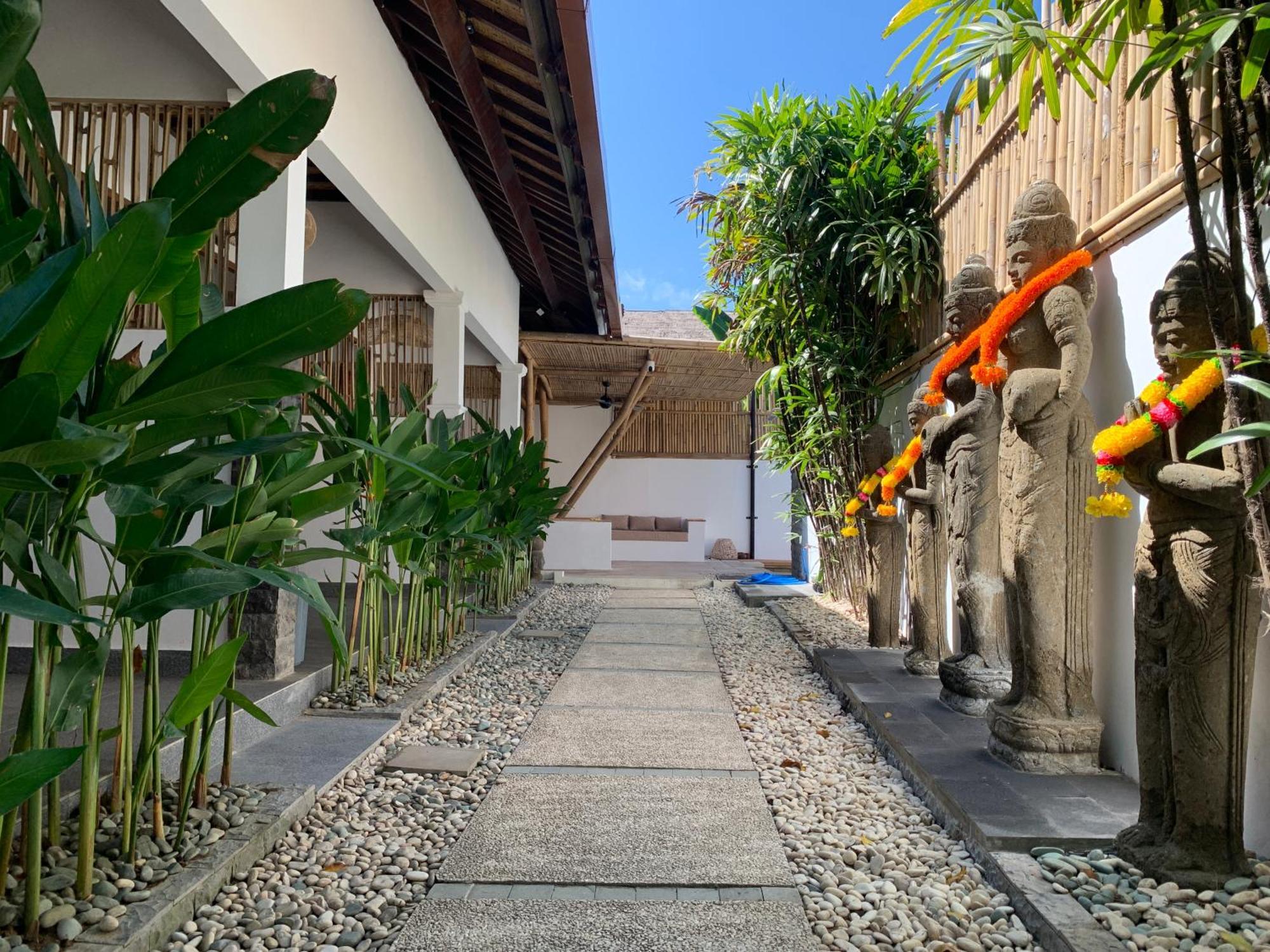 Апарт отель Morgan House Kuta  Экстерьер фото